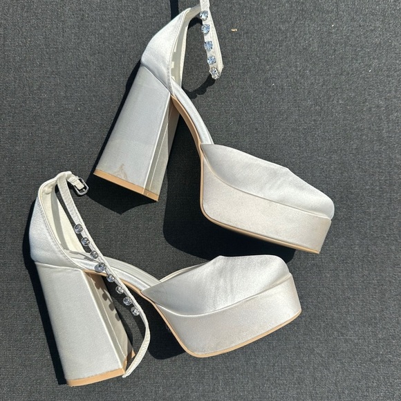 Princess Polly white Platform Heels - Picture 3 of 6